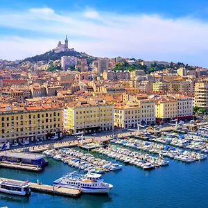 Logement Privé, Spacieux Et Moderne, Situé Entre Le Luberon, La Côte Marseillaise, La Provence Et Ses Richesses. Pertuis
